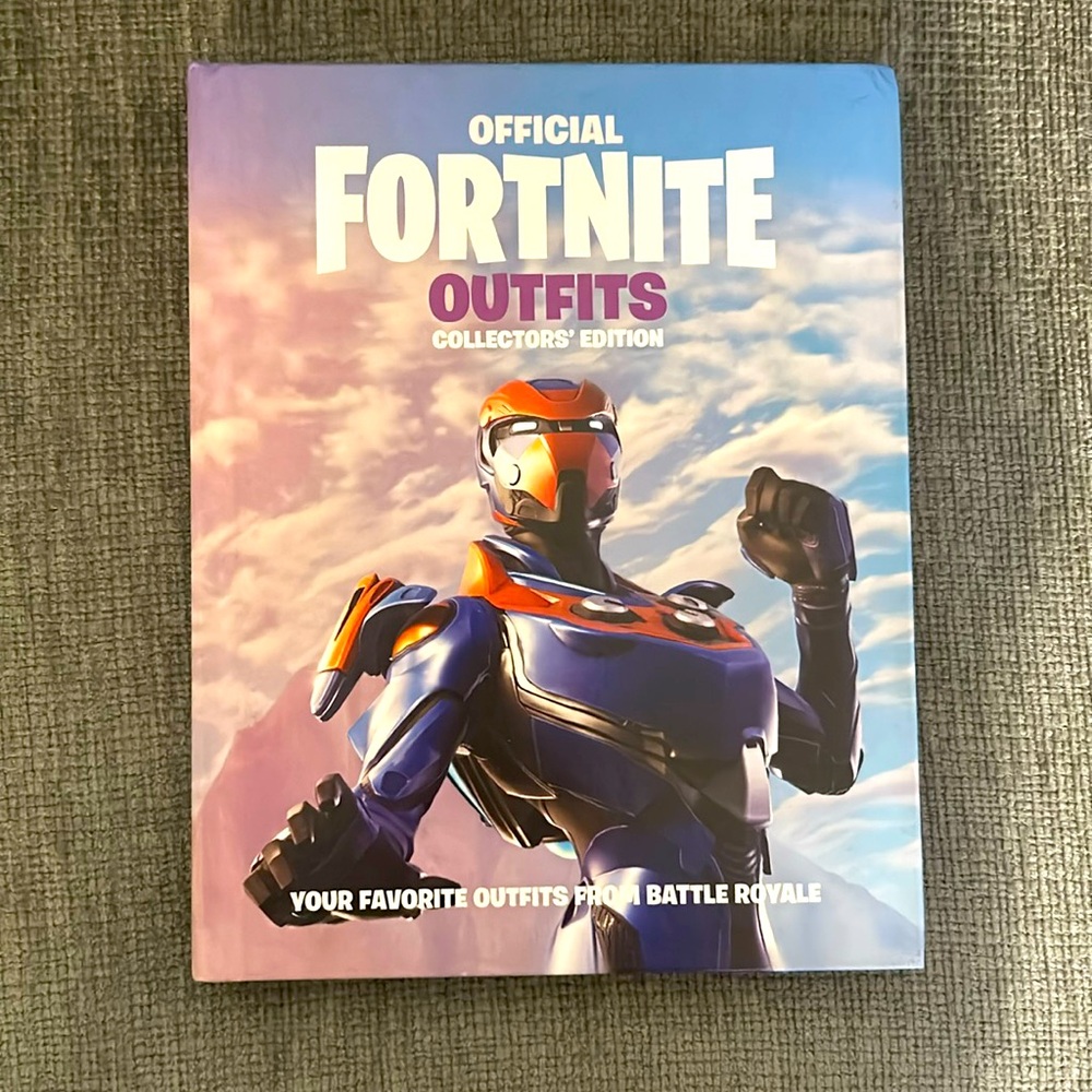 Official FORTNITE Outfits Collectors’ Edition